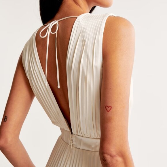 The A&F Giselle Pleated Jumpsuit - Picture 2 of 7